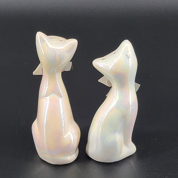 Vintage Artmark White Cat Salt and Pepper Shakers Green Eyes Bows - Picture 3 of 5